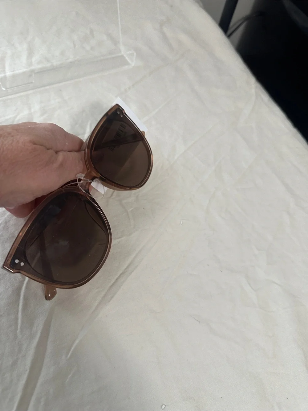 Universal Thread Women's Sunglasses in Light Brown and Dark Lenses NWT